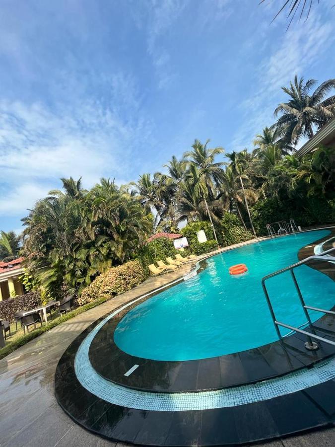 Coconut Grove Beach Resort Colva Exterior foto